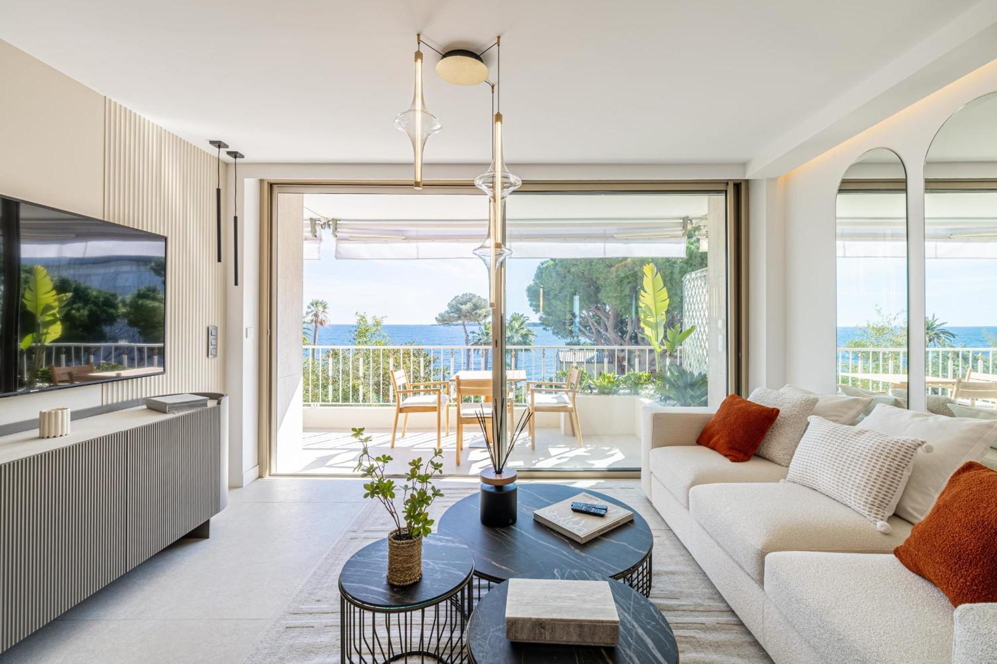 Ref 1981 - Sea View Palm Cannes