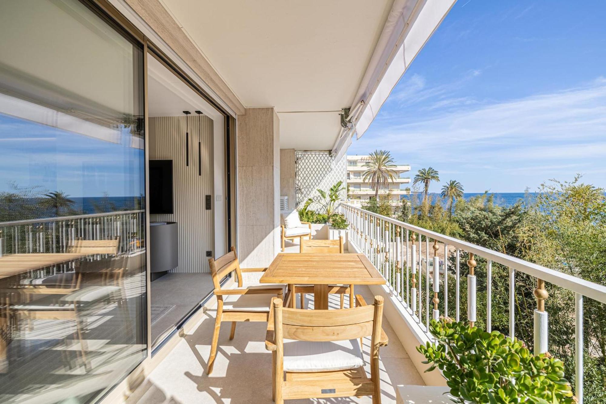 Ref 1981 - Sea View Palm * Cannes